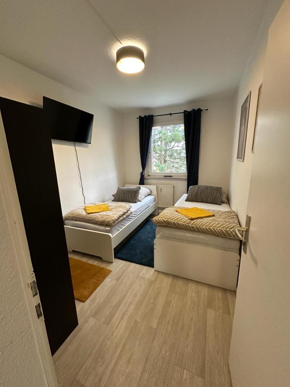 Ideal Fuer Monteure. 3 Zimmer Apartment Mit Kueche, Waschmaschine, Wifi Usw... . Halle  Exterior foto